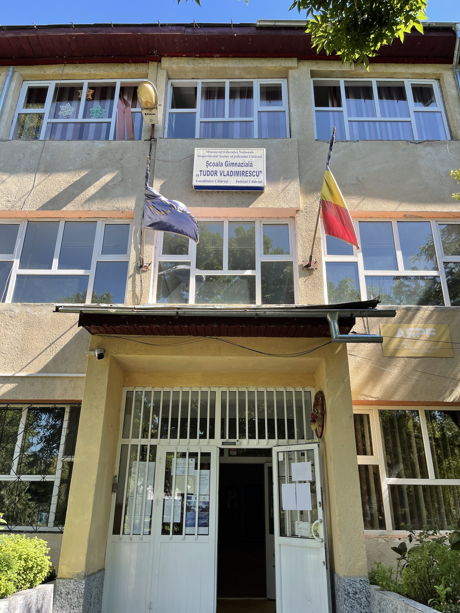Cod SMIS proiect: 118081 „Reabilitarea termică a Școlii Gimnaziale Tudor Vladimirescu Călărași”